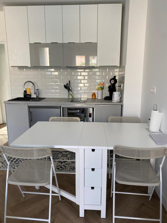 Les Rives Saint Symphorien, Meubles Apartment